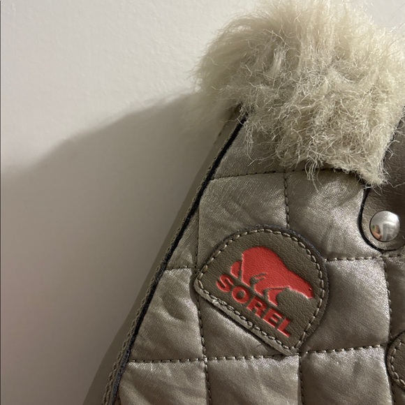 Sorel boots - silver & cream - Picture 3 of 3